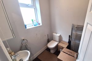 Downstairs toilet- click for photo gallery